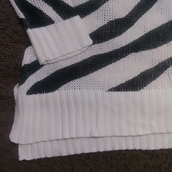 By Design Zebra sweater - Picture 3 of 4
